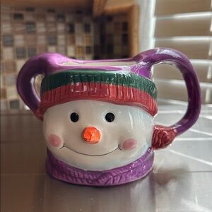 Vintage Christmas mug by Linens N Things. White interior. Ceramic. Hand paint